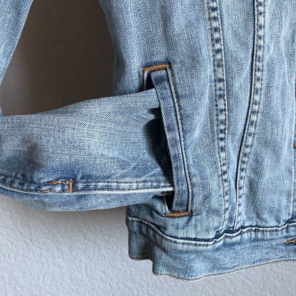 Levi’s Denim Jacket - Picture 5 of 6